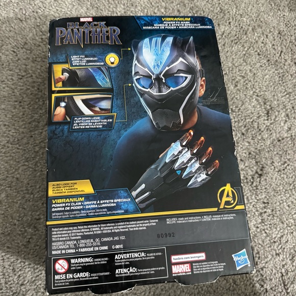 Marvel Black Panther Vibranium Power FX Mask with Light-Up Effects by Hasbro - Picture 4 of 6